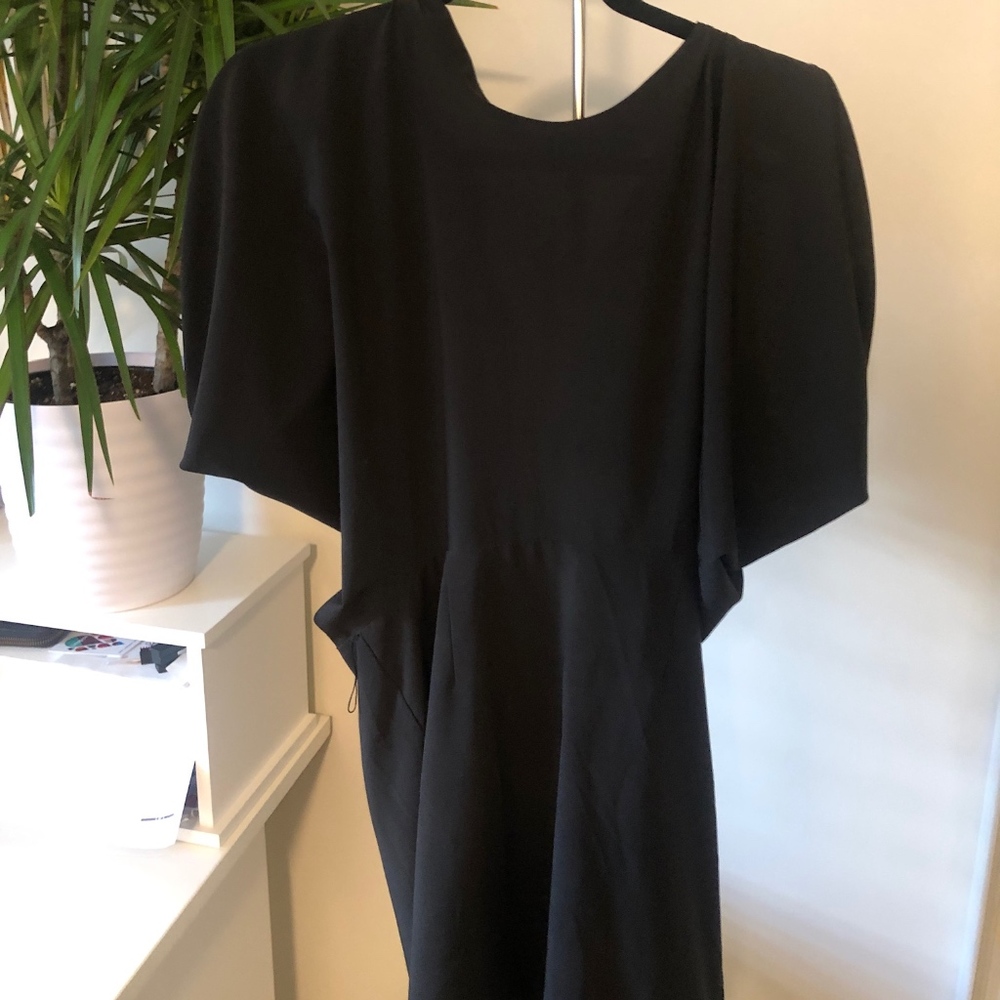 Little Black Dress - Sleeves with Cutout